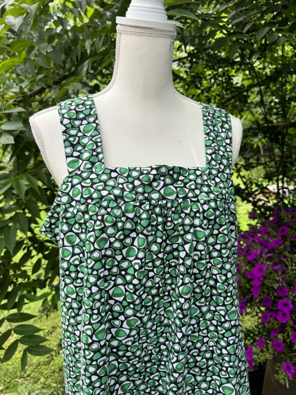 Cato Women’s XL Green Black White Geometric Sleeveless Blouse - Picture 2 of 9